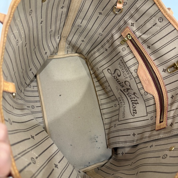 Louis Vuitton Neverfull MM - Picture 9 of 12